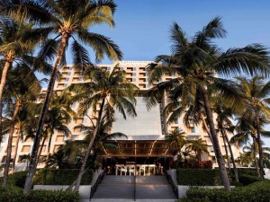  Vacation Hub International | Pullman Miami Airport Lobby