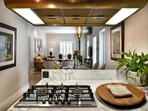  Vacation Hub International | Le Petit Bijou Boutique Apartments - Solar Power Lobby