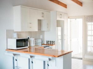  Vacation Hub International | River Bend Cottages Lobby