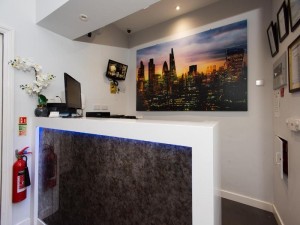  Vacation Hub International | Marble Arch Inn Lobby