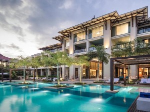  Vacation Hub International | Eden Bleu Hotel Lobby