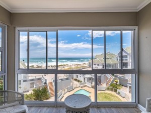  Vacation Hub International | Beach life - Qcean Breeze Unit 55 Lobby