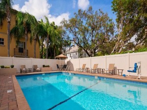  Vacation Hub International | Best Western Fort Lauderdale Airport Cruise Port Lobby