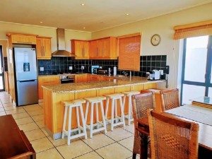  Vacation Hub International | WeskusKuier - Bay Watch Beachfront Villa Lobby