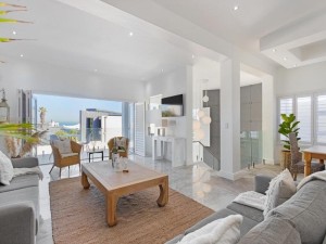  Vacation Hub International | Endless Summer Beach House Lobby