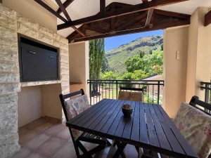  Vacation Hub International | Meander Stay Clarens Lobby