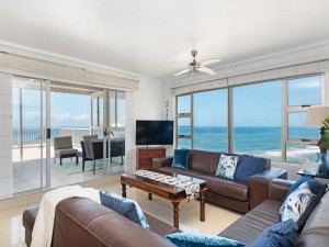  Vacation Hub International | Escape to our Happy Place Lobby
