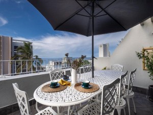  Vacation Hub International | 302 Ben Siesta Lobby