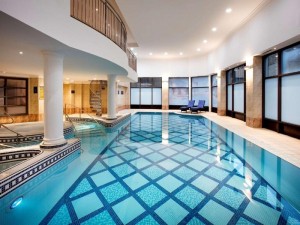  Vacation Hub International | DoubleTree by Hilton Glasgow Central Lobby