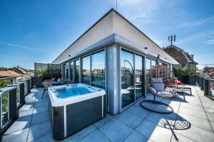 Vacation Hub International | Up Hotel Budapest Lobby