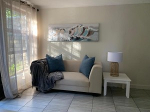  Vacation Hub International | Jay's Snug Lobby