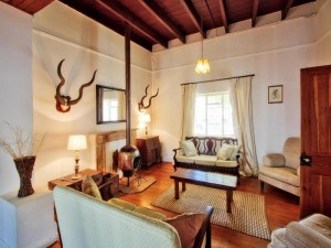  Vacation Hub International | The Townhouse Lobby