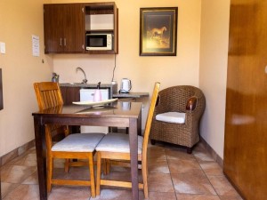  Vacation Hub International | Ikhutse Manor Guesthouse Lobby