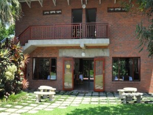  Vacation Hub International | Birds of Paradise B&B Lobby