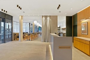  Vacation Hub International | Mantra Hotel at Sydney Airport Lobby