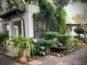  Vacation Hub International | La Bella B&B Under the Fig Tree Lobby