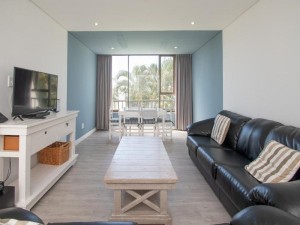  Vacation Hub International | 311 Breakers Resort Lobby