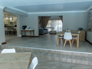  Vacation Hub International | Tristan's Place Guest House Lobby