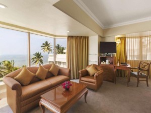  Vacation Hub International | Ramada Plaza By Wyndham Palm Grove Lobby
