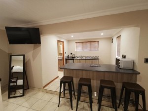  Vacation Hub International | Guest Suites on Connor Lobby