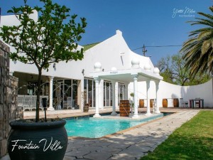  Vacation Hub International | Fountain Villa Lobby