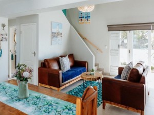  Vacation Hub International | Casa Rene Lobby