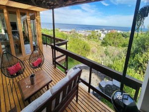  Vacation Hub International | Jock's Bay View Lobby