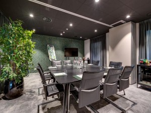  Vacation Hub International | ibis Styles Amsterdam Airport Lobby