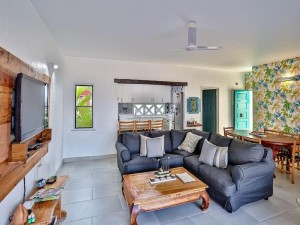  Vacation Hub International | Santorini Beachfront Apartment Lobby