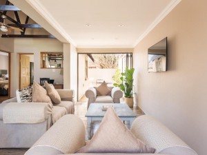  Vacation Hub International | Ginger Barn Retreat - 1km from Menlyn Lobby