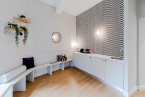  Vacation Hub International | Suites by Chloe Lobby
