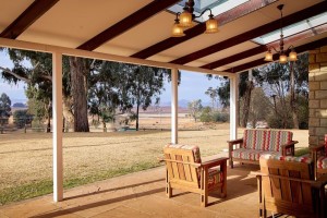 Vacation Hub International | Luxury Farm Cottage in the Berg Lobby