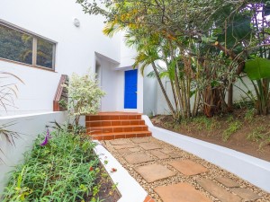  Vacation Hub International | The Blue Door Guesthouse Lobby