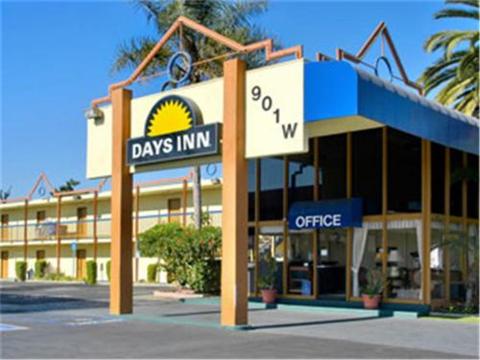 Vacation Hub International - VHI - Days Inn Los Angeles LAX Airport/Venice Beach/Marina Del Ra