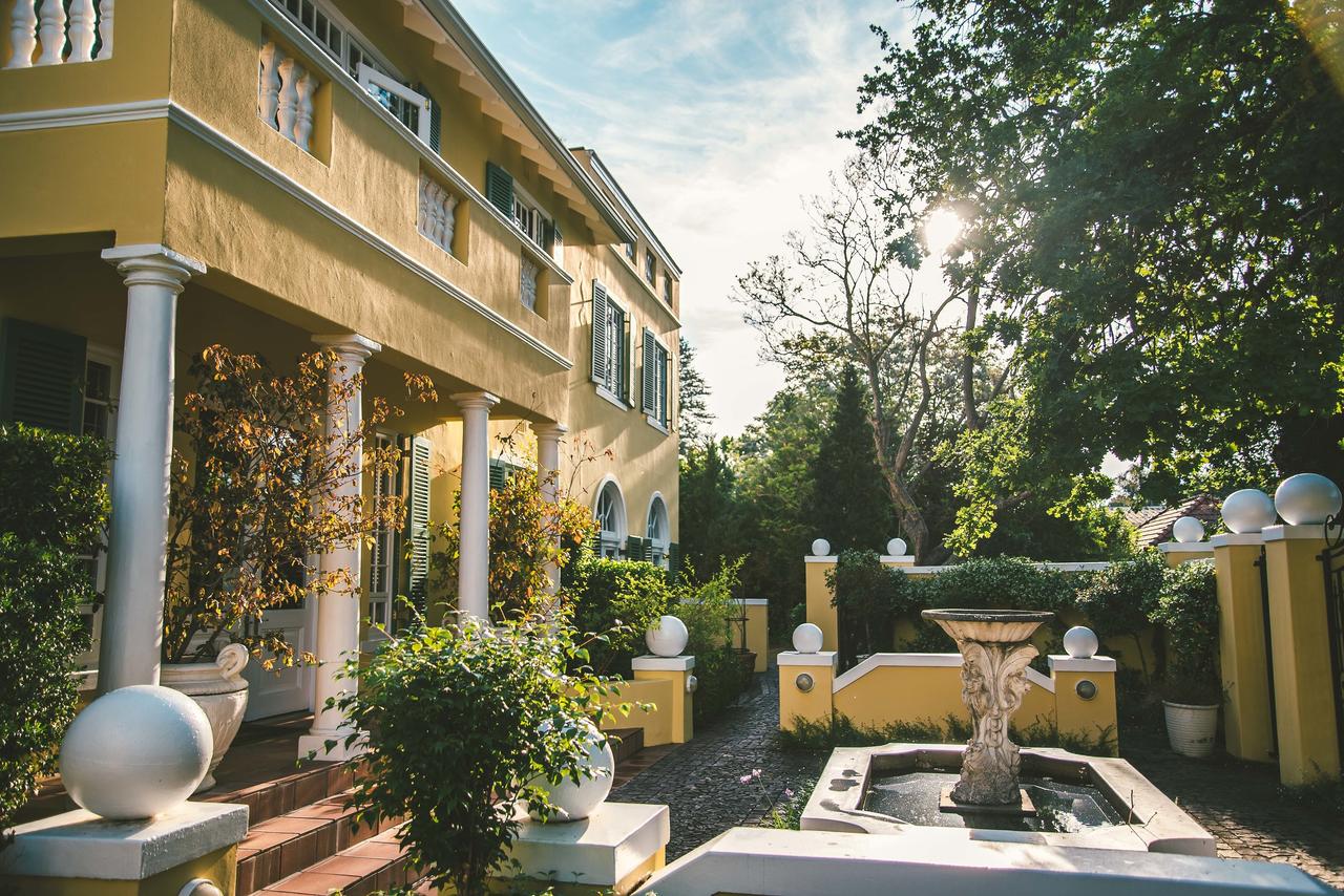 Vacation Hub International - VHI - De Haas Luxury Living at Villa Grande