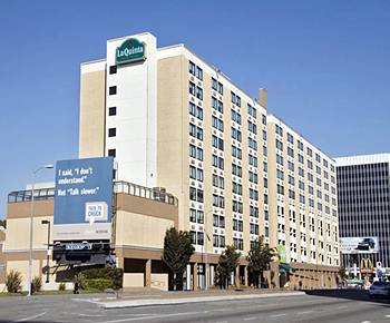 Vacation Hub International - VHI - La Quinta Inn & Suites LAX
