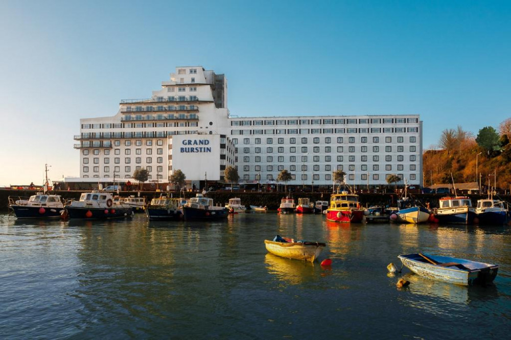 Vacation Hub International - VHI - Grand Burstin Hotel
