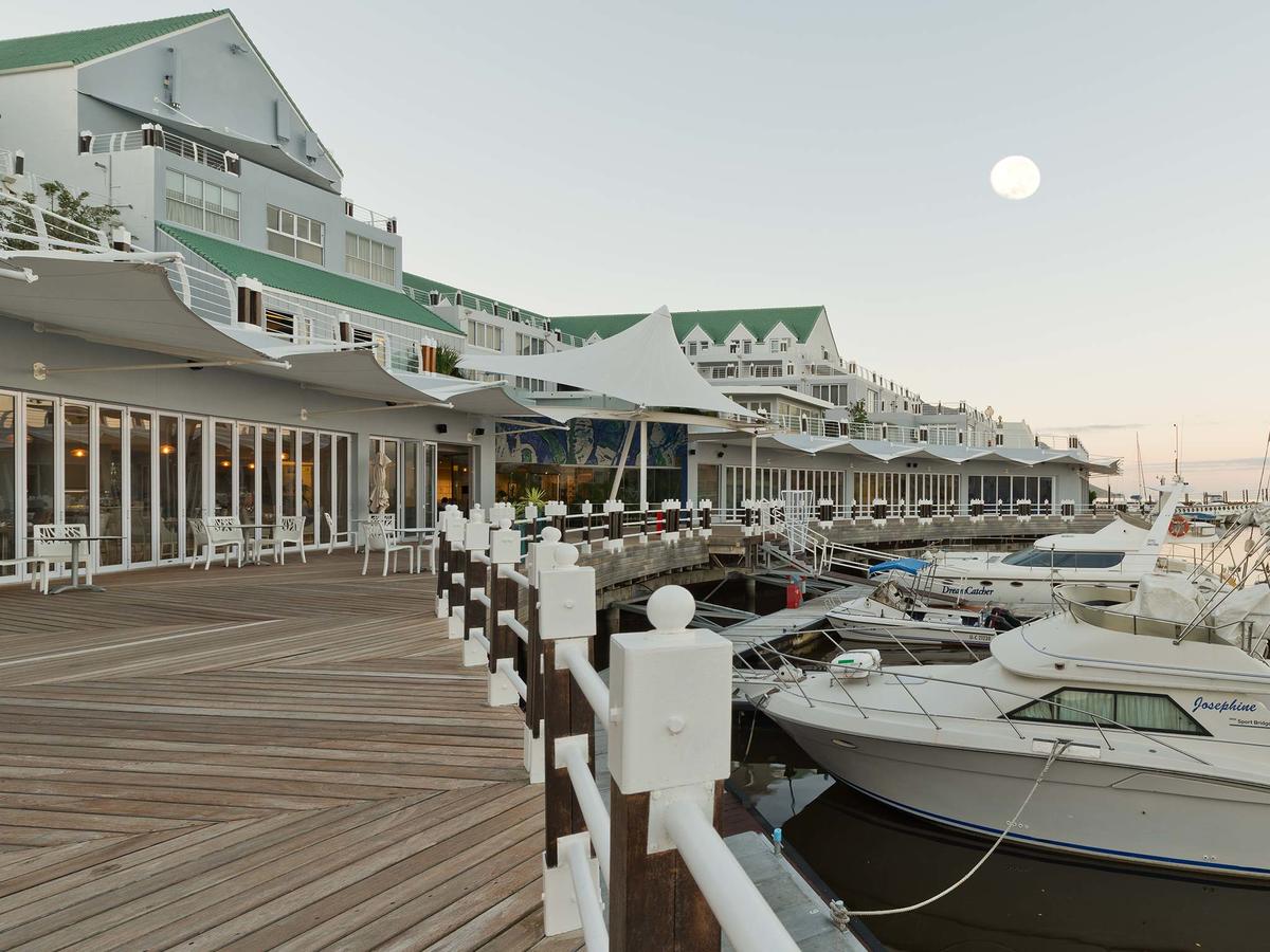 Vacation Hub International - VHI - Krystal Beach Hotel