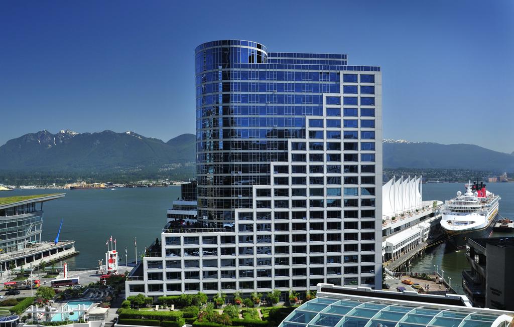 Vacation Hub International - VHI - Fairmont Waterfront Hotel