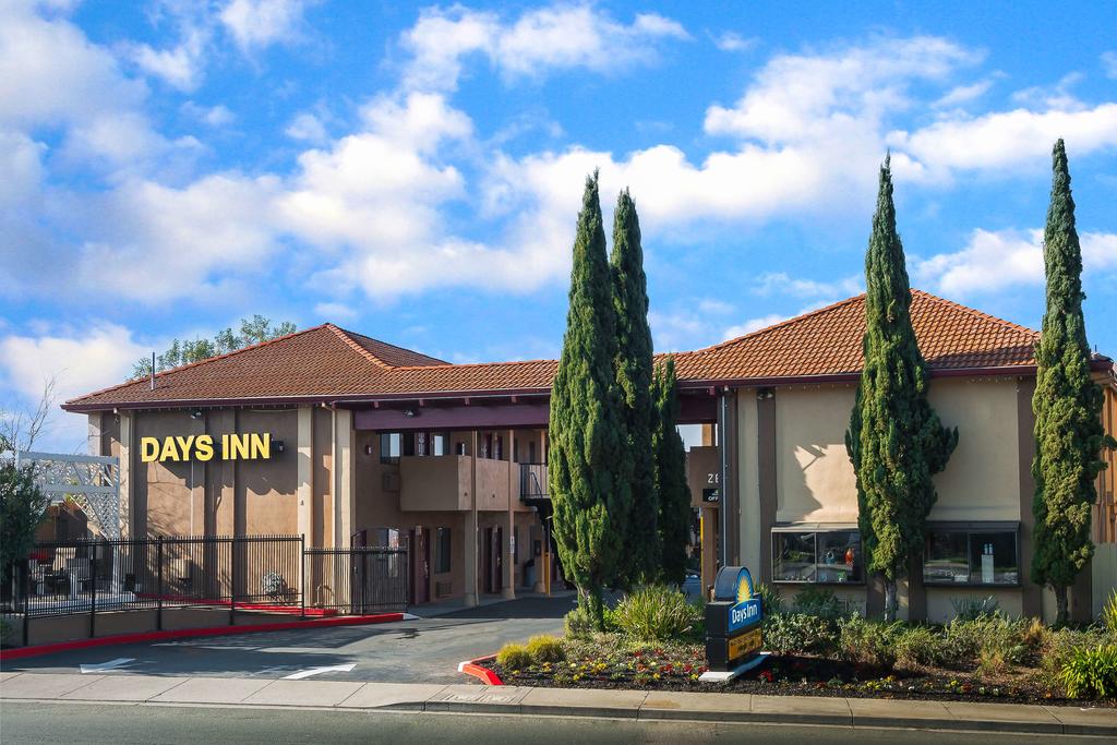Vacation Hub International - VHI - Days Inn Berkeley/pinole