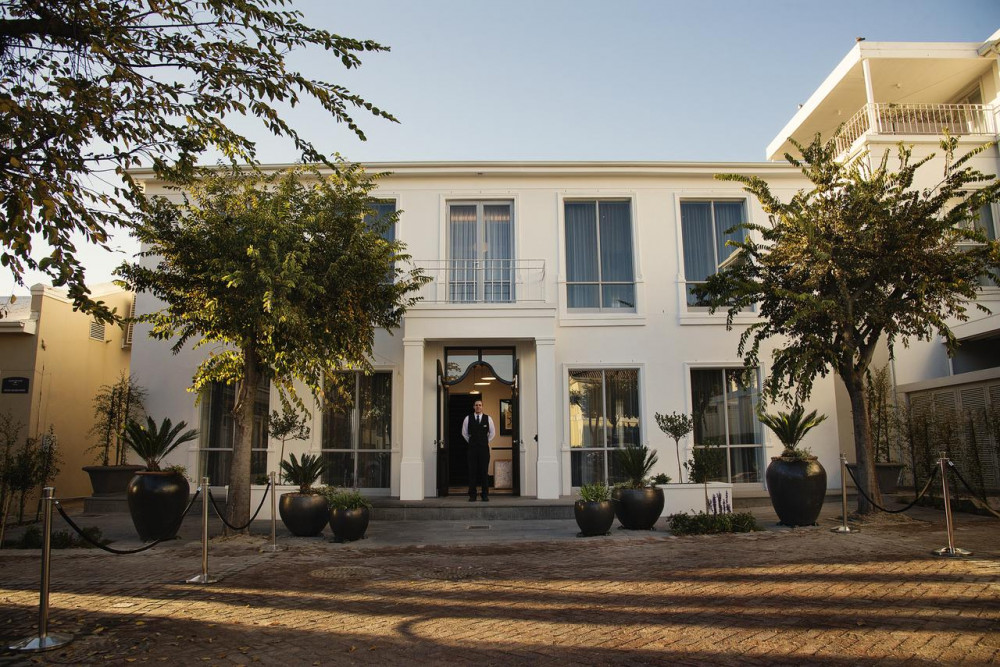 Vacation Hub International - VHI - Queen Victoria Hotel