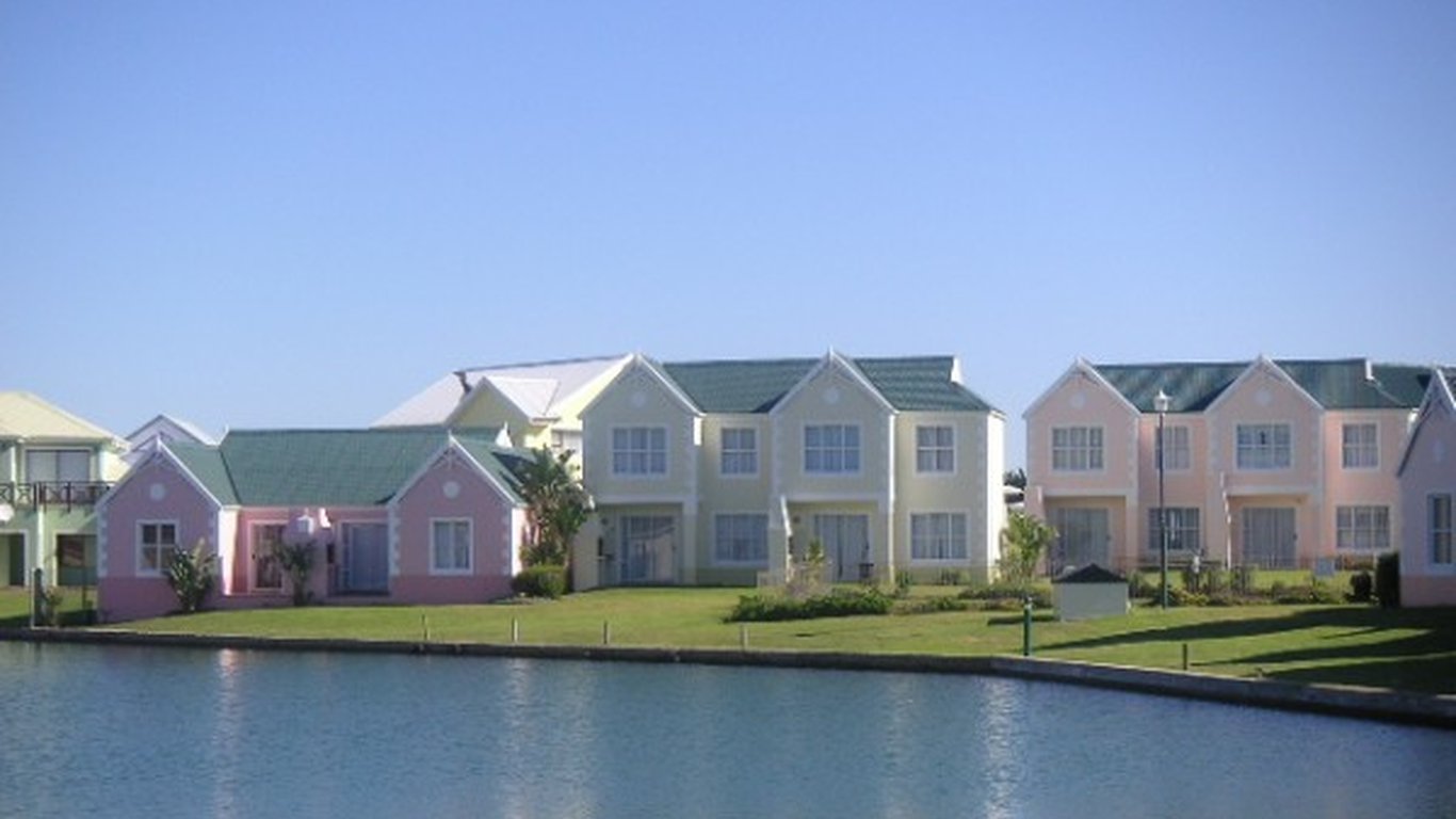 Vacation Hub International - VHI - Claptons Beach 25