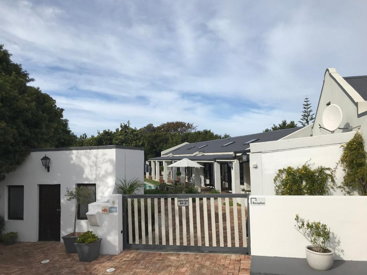 Vacation Hub International - VHI - Sixteen Guest House On Main
