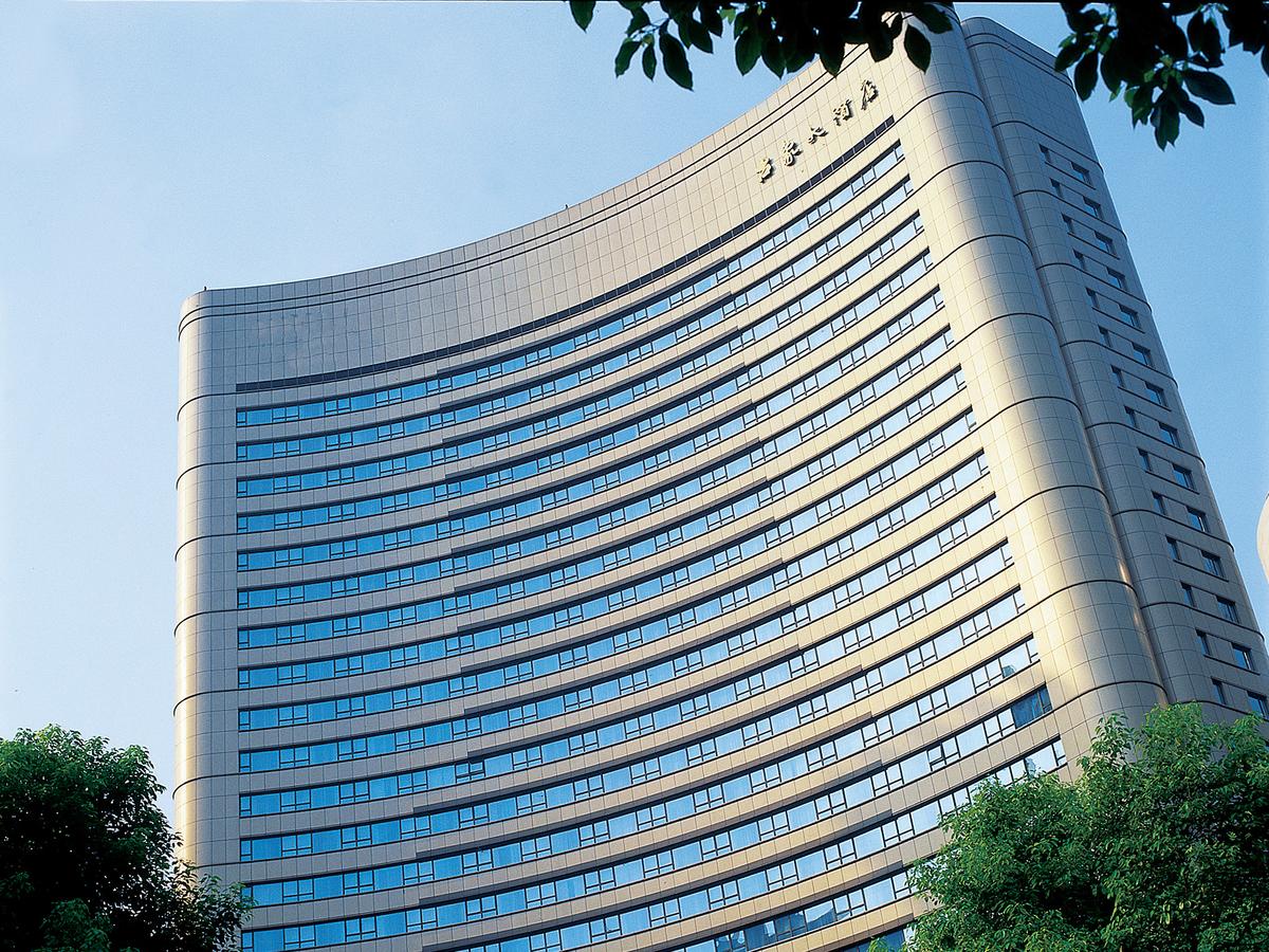 Vacation Hub International - VHI - Howard Johnson Plaza