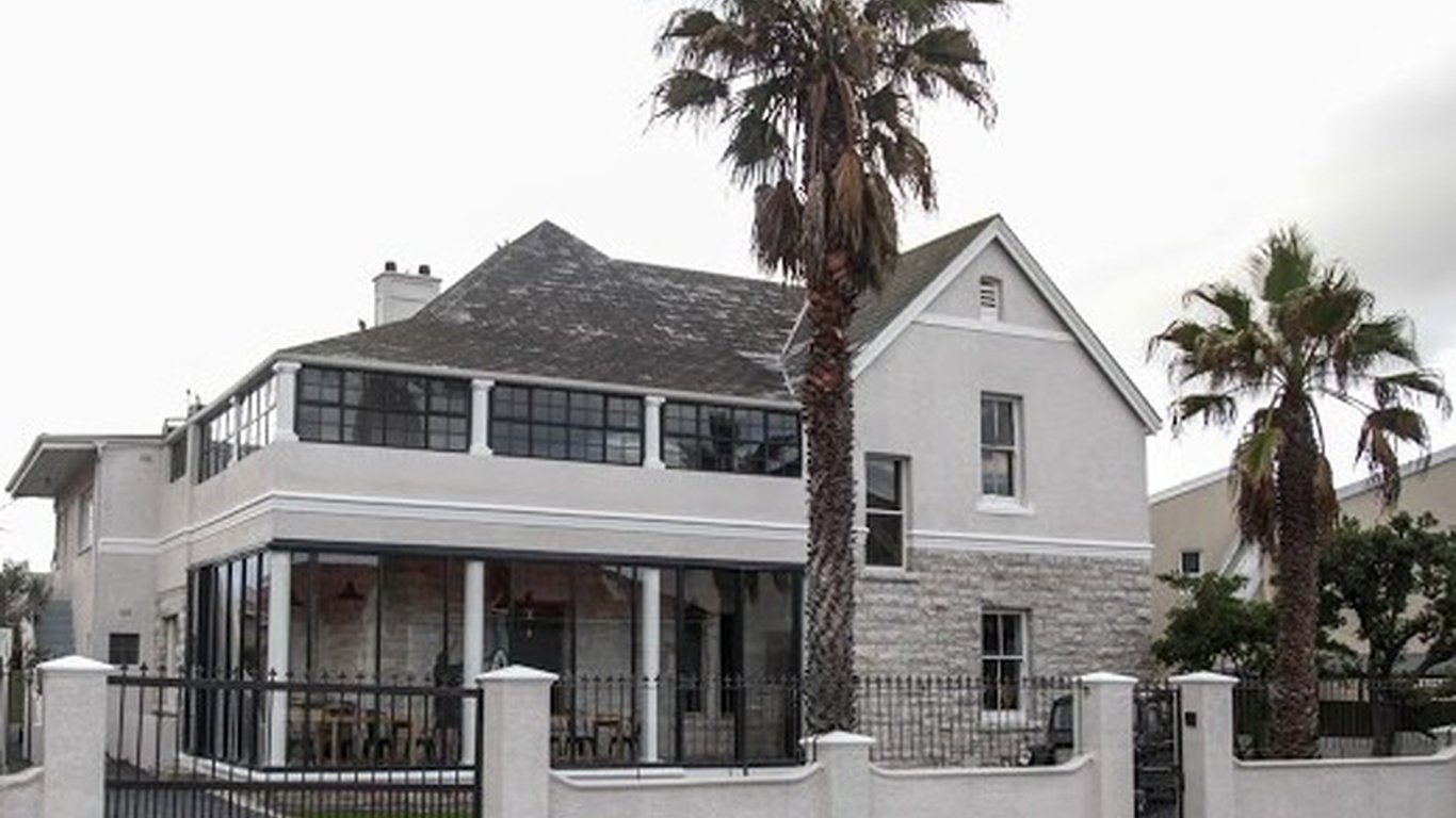 Vacation Hub International - VHI - Muizenberg Guestique