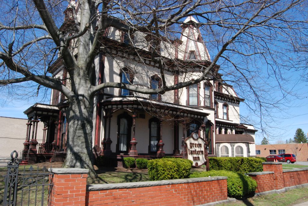 Vacation Hub International - VHI - Green Lantern Inn