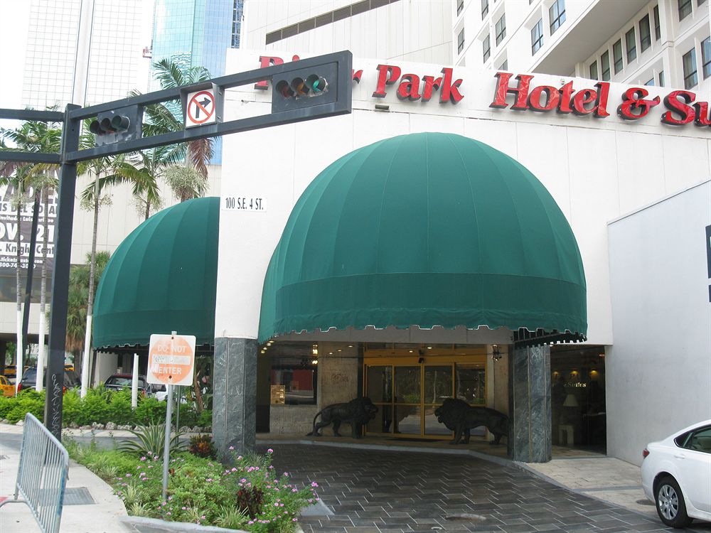 Vacation Hub International - VHI - River Park Hotel & Suites