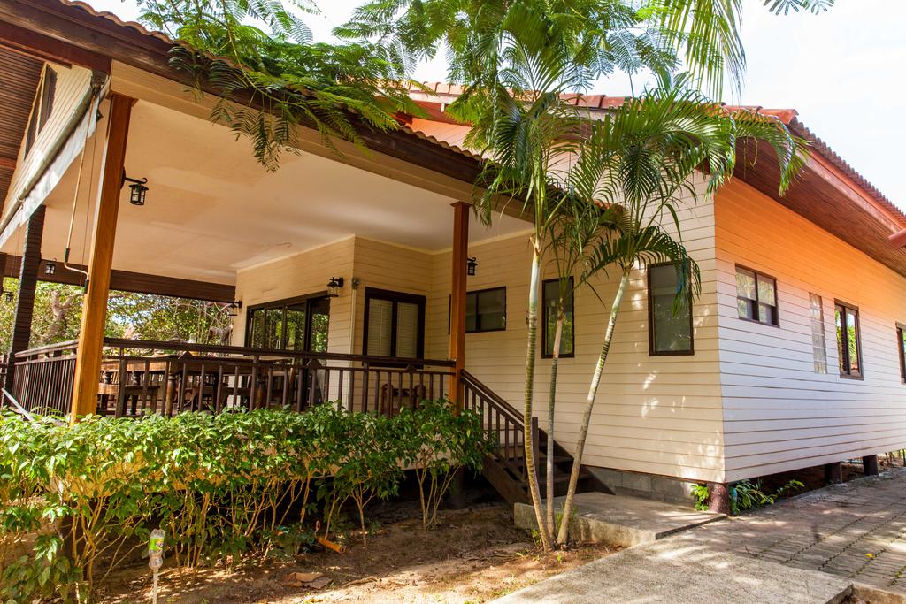 Vacation Hub International - VHI - Coco Palm Beach Resort