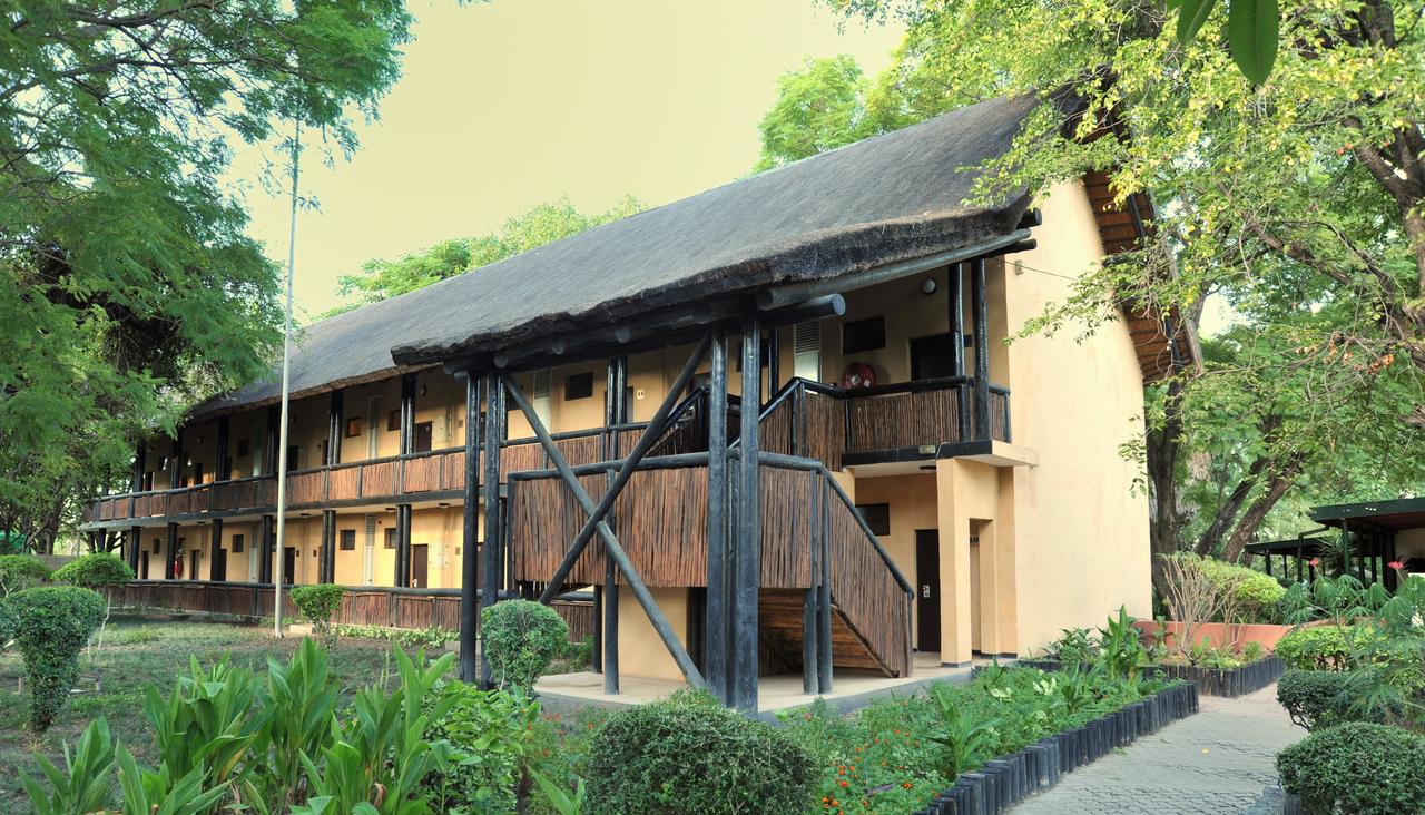 Vacation Hub International - VHI - Cresta Riley's Hotel