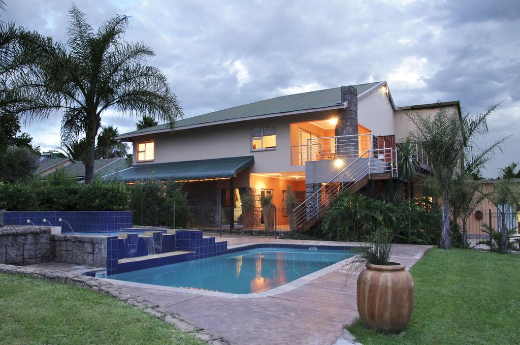 Vacation Hub International - VHI - Country Park Guest House